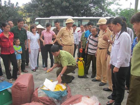 Phát hiện nầm thối trên xe khách