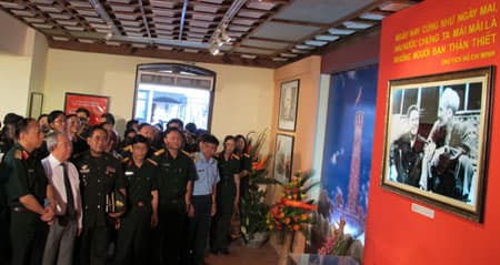 Trưng bày hơn 300 hiện vật, hình ảnh, tài liệu về Việt Nam - Campuchia