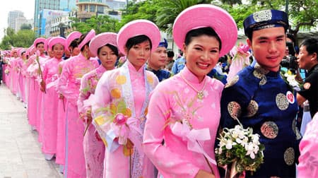 Hơn 3 tỉ đồng cho lễ cưới tập thể năm 2012