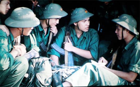 May mắn được “nếm mùi”… chiến tranh