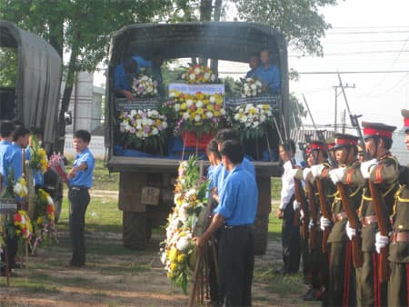 Nghĩa tình bên Tây Trường Sơn