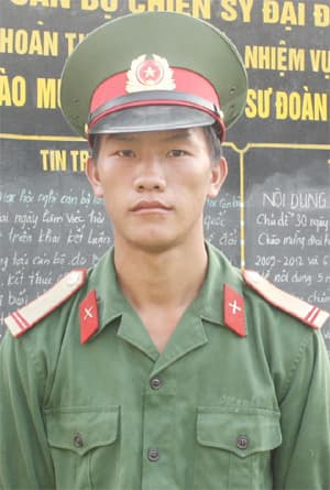 Chiến sĩ dân tộc Mông không tham của rơi