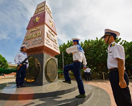 Triển lãm 68 bức ảnh “Cảm xúc Trường Sa”