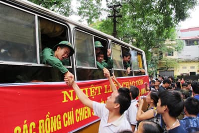 135 thanh niên quận Hà Đông lên đường nhập ngũ