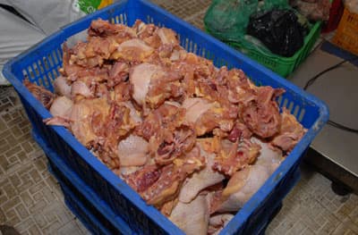 Phát hiện hơn 1 tấn thịt gà bẩn