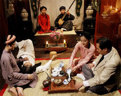 Chờ đợi “Trò đời”