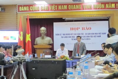 Tái hiện chợ nổi Nam Bộ và chợ vùng cao phía Bắc tại Hà Nội