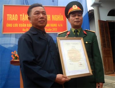 Trao nhà tình nghĩa cho thương binh Lưu Xuân Báo