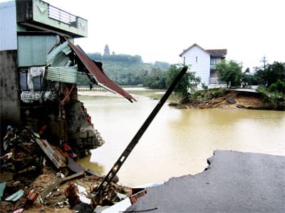 Thủy điện có vô can trong lũ lụt miền Trung?