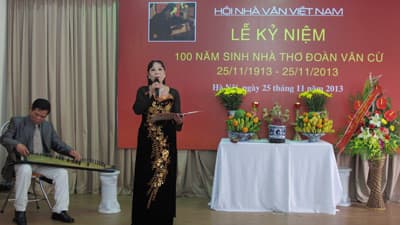 Thi sĩ lưu giữ hồn quê Việt