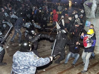 Người biểu tình Ukraine chiếm tòa thị chính Kiev