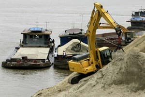 Bắc Kạn: "Nóng" nạn khai thác cát trái phép trên cánh đồng trồng ngô