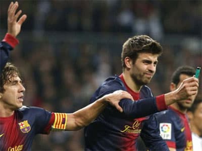 Đằng sau vụ Messi mắng cả Karanka và Alves tố cáo sự phân biệt chủng tộc