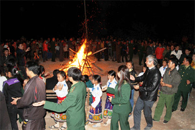 Đêm lửa ấm tình quân dân