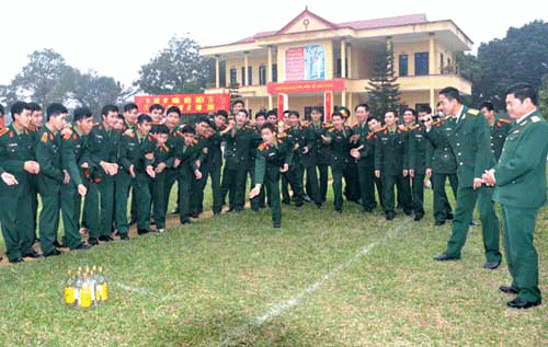 Sôi động trên sân cỏ trong ngày xuân