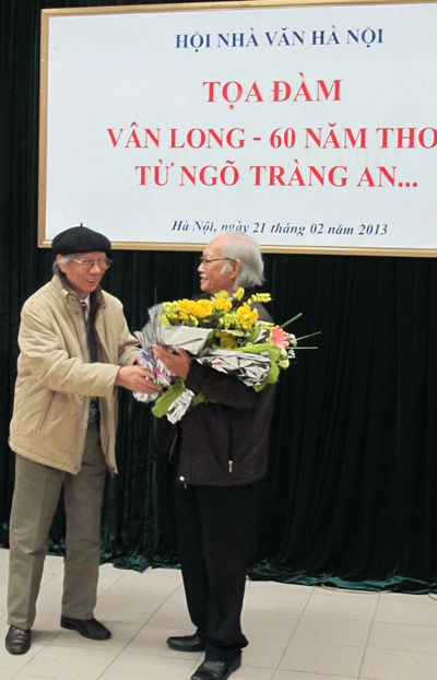 Vân Long - 60 năm "găm" thơ vào trí nhớ người đọc