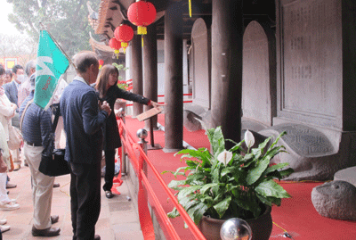Văn Miếu – Quốc Tử Giám đón bằng Di sản tư liệu thế giới và di tích quốc gia đặc biệt