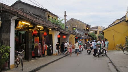 Khuếch trương giá trị di sản bằng du lịch