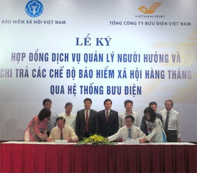 Thực hiện chi trả bảo hiểm xã hội qua hệ thống bưu điện trên cả nước