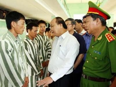 Phó thủ tướng Nguyễn Xuân Phúc kiểm tra công tác đặc xá tại Trại giam Ninh Khánh