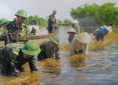 Cán bộ nêu gương, nói đi đôi với làm