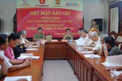 Nhiều hoạt động vận động sưu tầm và tuyên truyền kỷ vật lịch sử Công an nhân dân