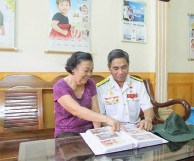 Bài dự thi "Những tấm gương bình dị mà cao quý": Người anh hùng đánh tàu hải quân Mỹ