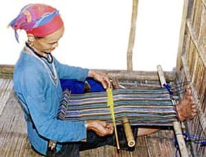 Bảo tồn và phát huy nghề dệt thổ cẩm truyền thống của đồng bào Hrê