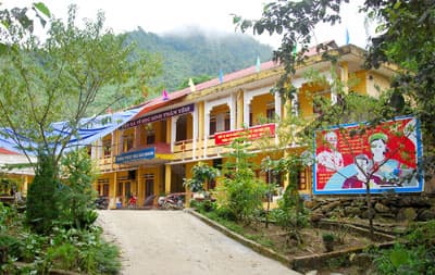 Bản Khoang  - trước ngày “khai giảng muộn”