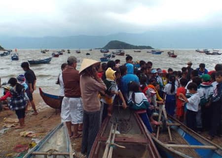 Đã tìm thấy thi thể 2 nạn nhân vụ lật thuyền trên biển ở Khánh Hòa