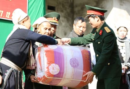 Trao nhà tình nghĩa tặng thân nhân đội viên Đội Việt Nam Tuyên truyền giải phóng quân