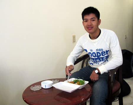 "Bánh cuốn Việt Nam ngon lắm"