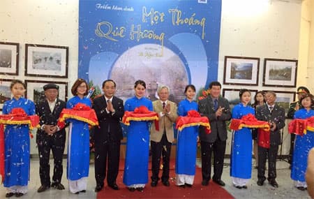 Khai mạc triển lãm ảnh Một thoáng quê hương