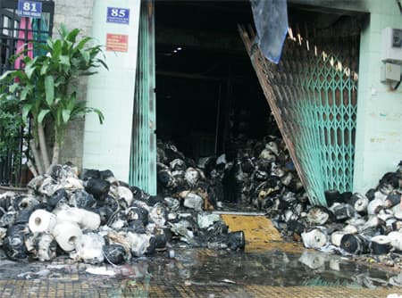 Xưởng dệt cháy lớn, một thanh niên tử vong