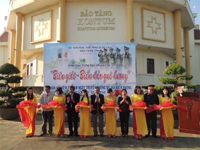 Trưng bày hình ảnh, tư liệu về “biên giới, biển đảo, quê hương”