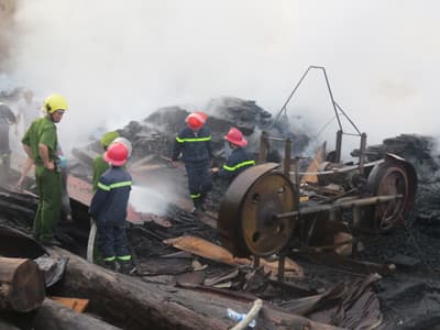 Quảng Ngãi: Cháy xưởng gỗ, thiệt hại hơn 2 tỷ đồng