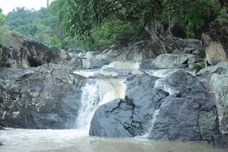 Thác Dray K’nao bị xâm hại nghiêm trọng