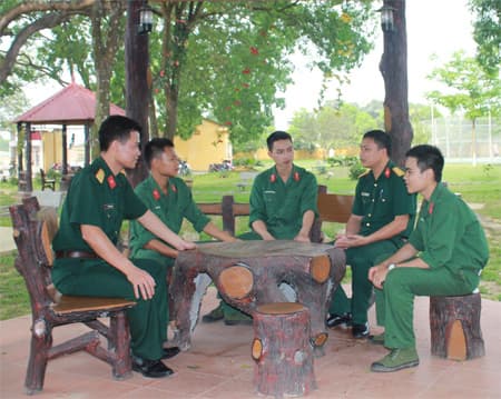 Bài 2: Trên dưới đồng lòng, gắng sức