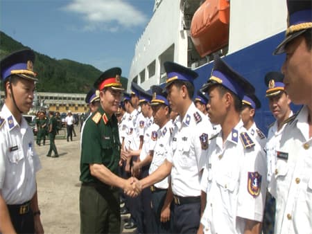 Thượng tướng Trương Quang Khánh thăm tàu cảnh sát biển và kiểm ngư