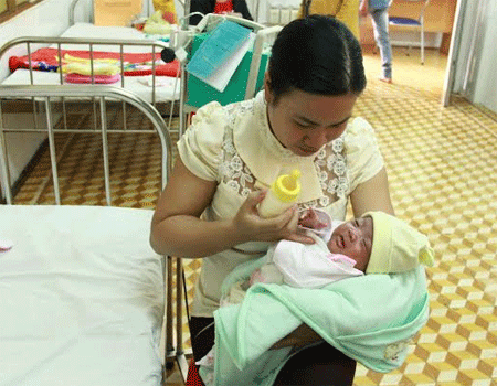 Cứu sống bé sơ sinh thiếu tháng, nặng 800g