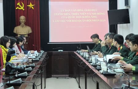 Ủy ban Văn hóa, Giáo dục, Thanh niên, Thiếu niên và Nhi đồng của Quốc hội làm việc với Báo Quân đội nhân dân