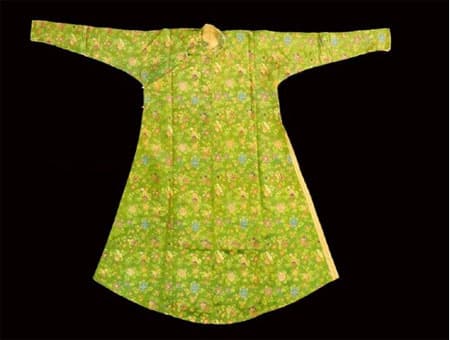 Triển lãm “Màu vàng lồng lộng chảy tràn lá xanh”