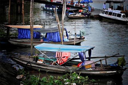 Nguy cơ mất an toàn giao thông tại bến đò ngang Ninh Kiều (Cần Thơ)