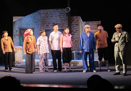 Biểu diễn 100 buổi kịch miễn phí cho học sinh, sinh viên