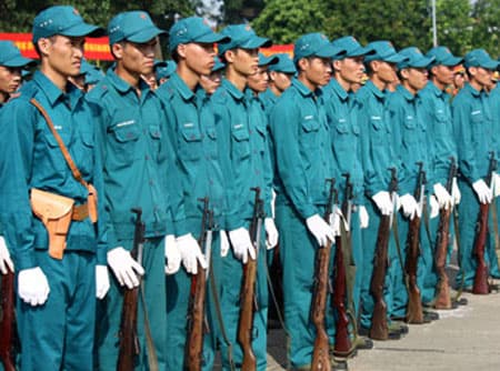Dân quân tự vệ phối hợp với công an cấp xã giữ vững an ninh, trật tự