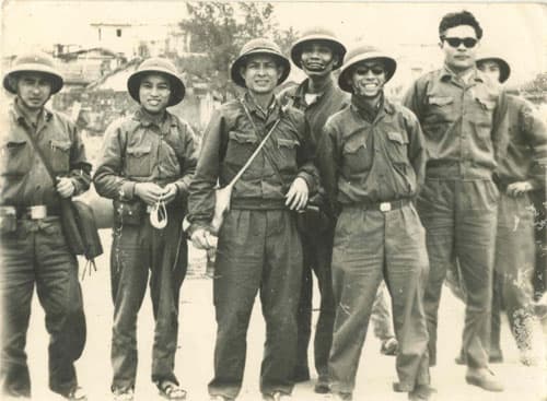 "Thần Bayon bốn mặt, bốn mặt đều phơi ra"