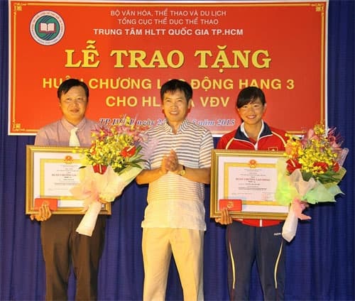 Thầy trò Ánh Viên nhận Huân chương Lao động hạng Ba