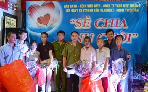 Chương trình từ thiện “Sẻ chia nụ cười” giúp đỡ bệnh nhân chạy thận