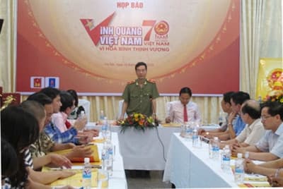 Tôn vinh những điển hình tiên tiến trong chương trình “Vinh quang Việt Nam”