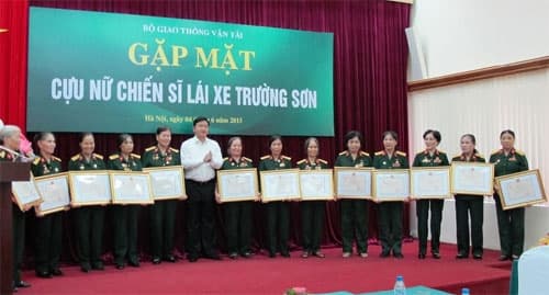 Gặp mặt Đại đội nữ lái xe Trường Sơn năm xưa